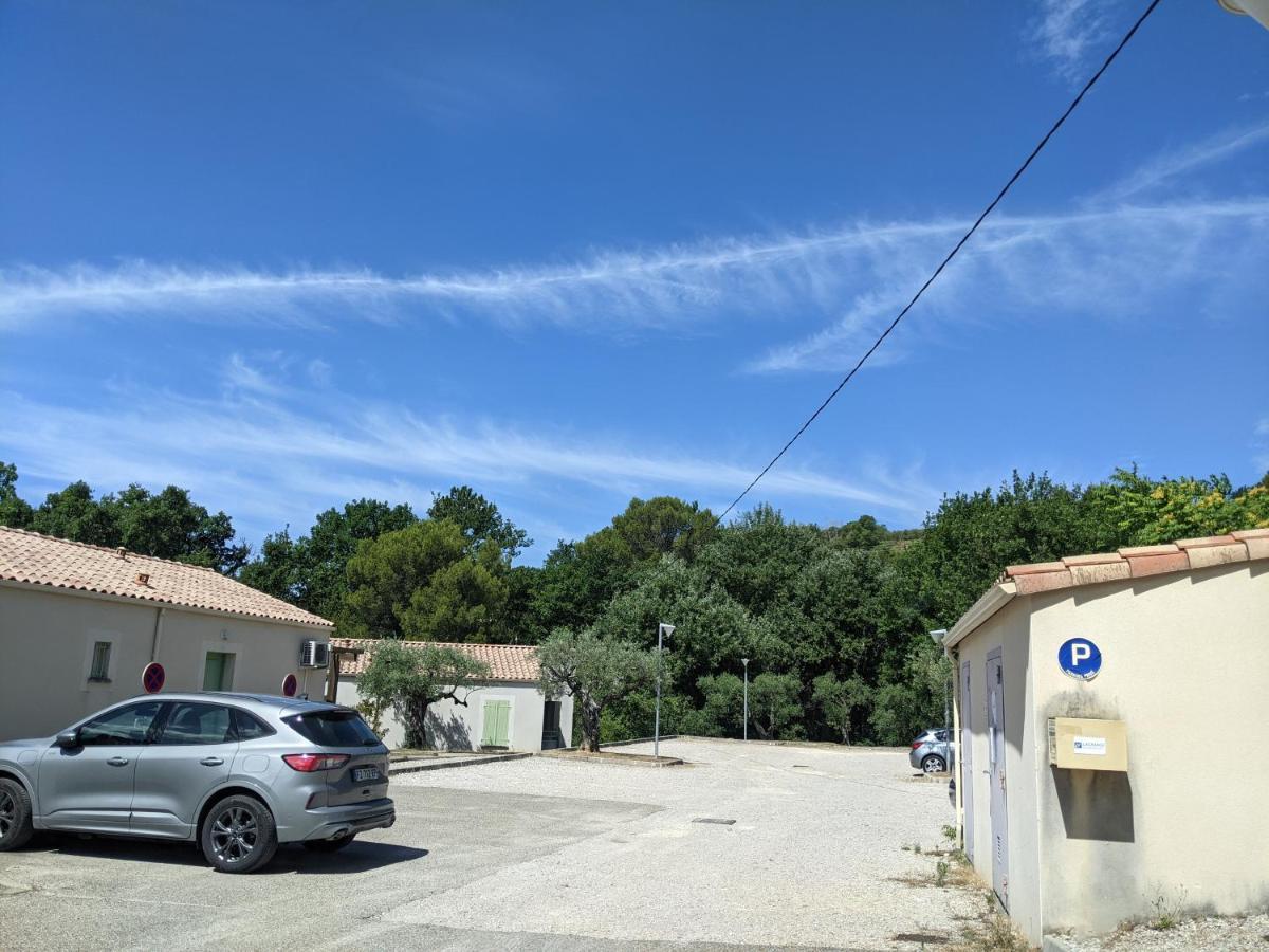 Maisonnette dans domaine avec piscine à Nyons, pays des olives Esterno foto
