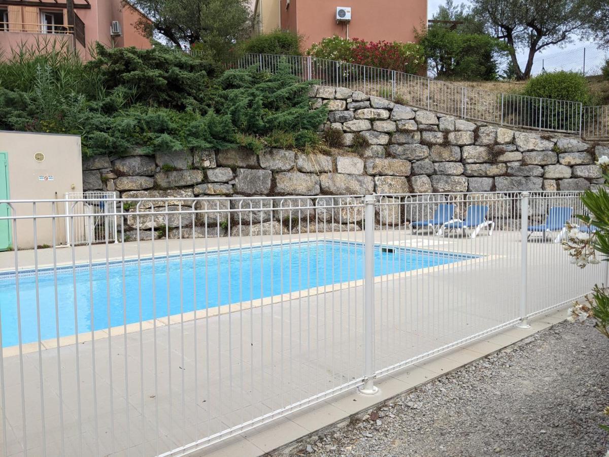 Maisonnette dans domaine avec piscine à Nyons, pays des olives Esterno foto
