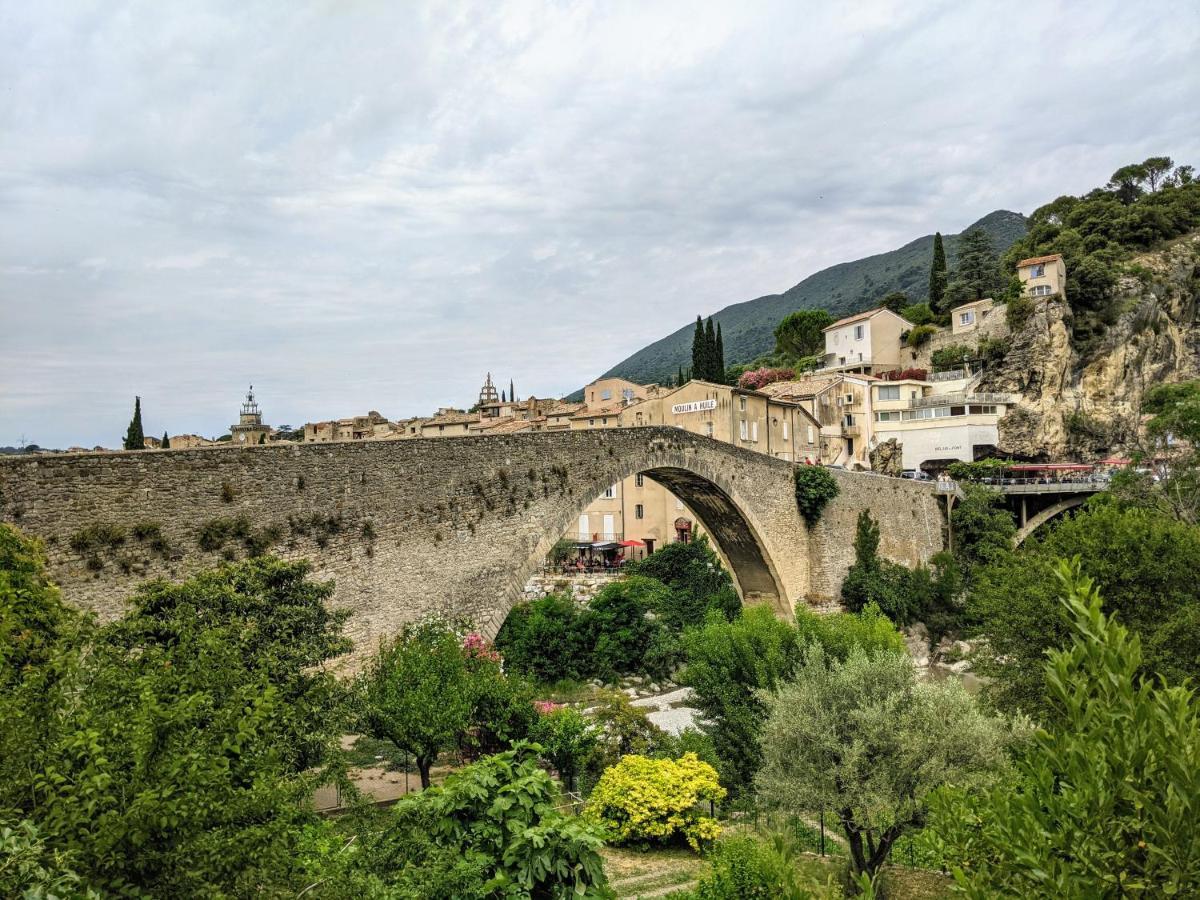 Maisonnette dans domaine avec piscine à Nyons, pays des olives Esterno foto