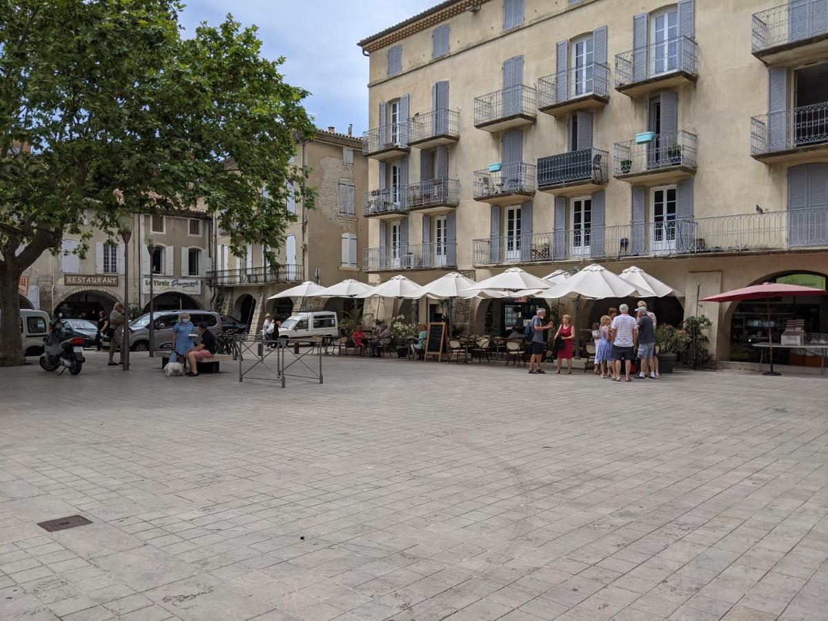 Maisonnette dans domaine avec piscine à Nyons, pays des olives Esterno foto