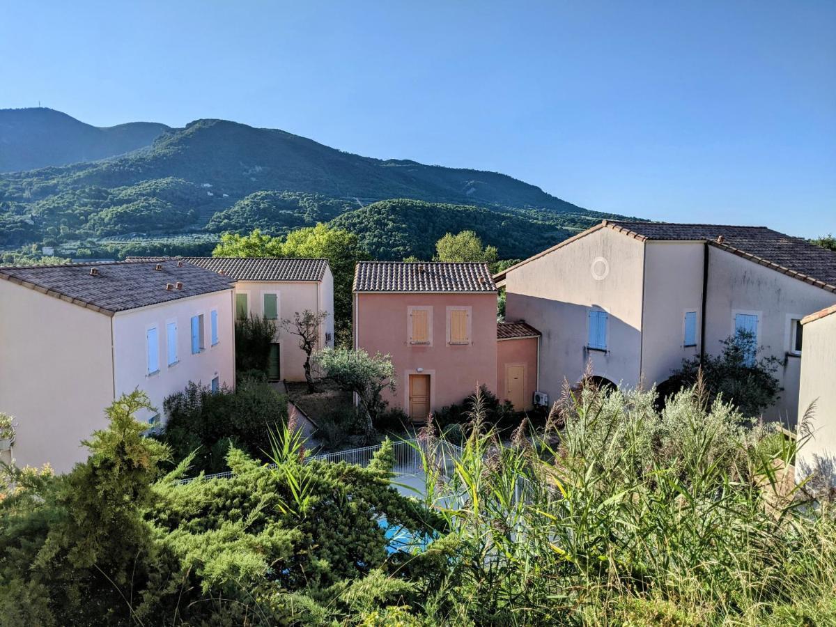 Maisonnette dans domaine avec piscine à Nyons, pays des olives Esterno foto